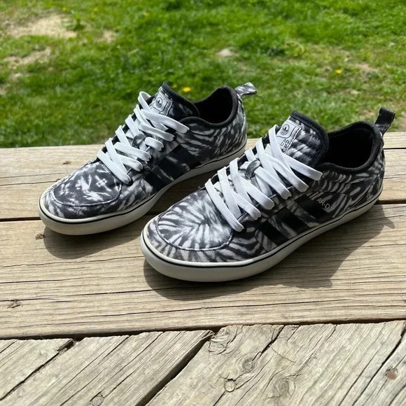 Men’s Adidas Sneakers - Picture 7 of 8